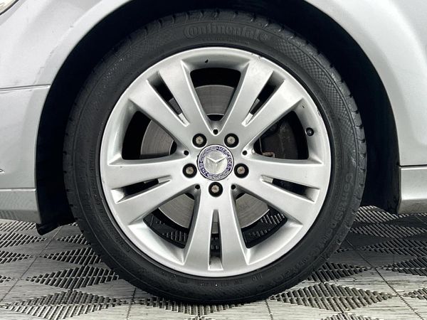 2011-Mercedes-Benz-C-Class-C-350-CDI-Avantgarde-Auto image:4