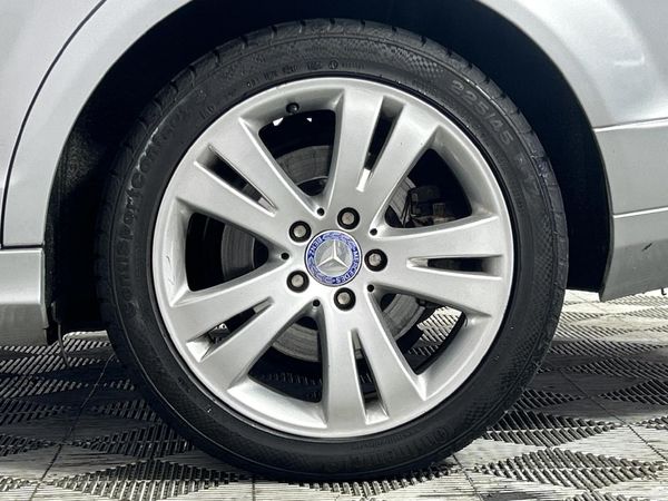 2011-Mercedes-Benz-C-Class-C-350-CDI-Avantgarde-Auto image:6