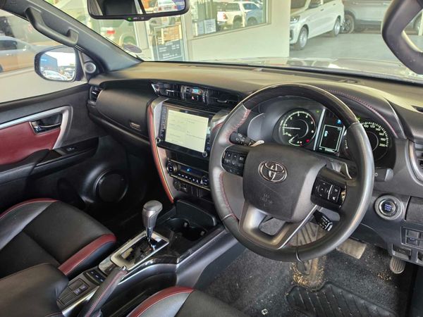 2024-Toyota-Fortuner-28-GD-6-RB-Auto image:10