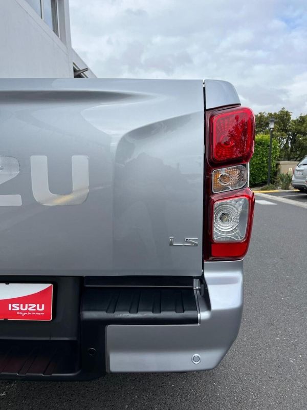 2026-Isuzu-D-Max-19-DDI-HR-LS-Auto-Double-Cab image:7