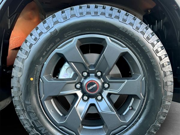 2026-Isuzu-D-Max-30-DDI-V-Cross-4x4-Auto-Double-Cab image:8