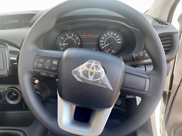 2026-Toyota-Hilux-24-GD-6-SR-4x4-Single-Cab image:14