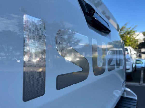 2026-Isuzu-D-Max-30-DDI-V-Cross-4x4-Auto-Double-Cab image:7
