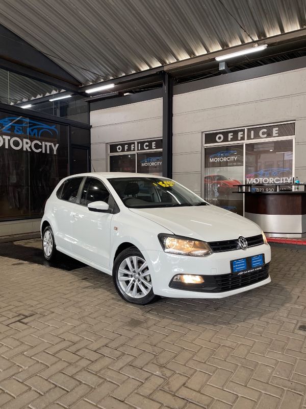 2019-Volkswagen-Polo-Vivo-14-Trendline-5-dr image:1