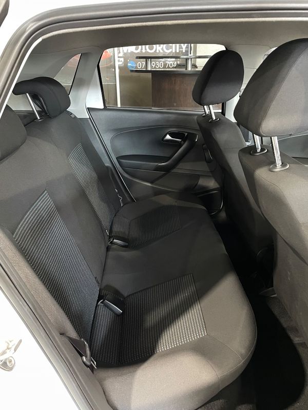 2019-Volkswagen-Polo-Vivo-14-Trendline-5-dr image:6