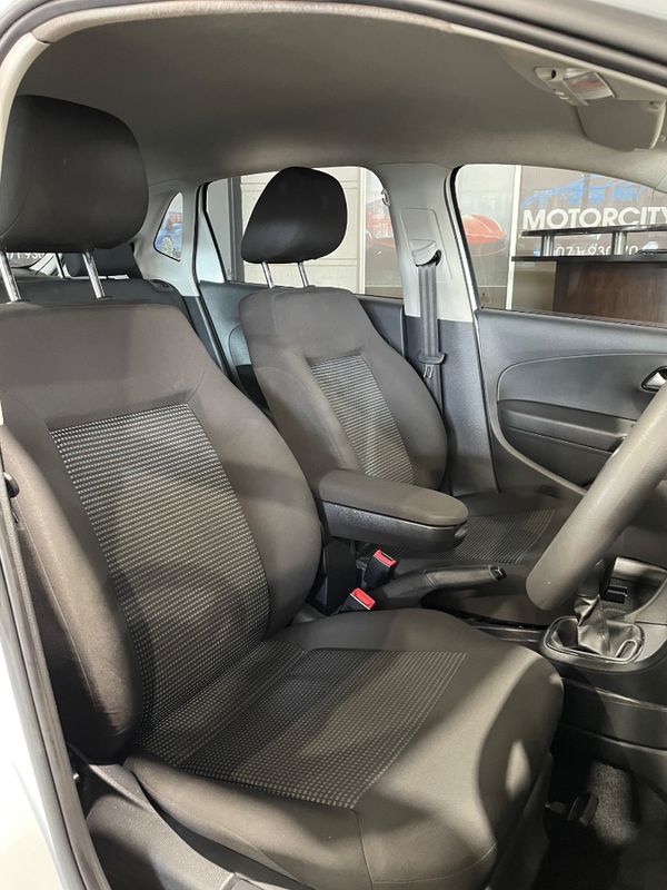 2019-Volkswagen-Polo-Vivo-14-Trendline-5-dr image:7