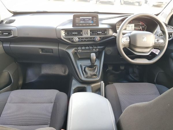 2026-Peugeot-Landtrek-19D-Professional-Double-Cab image:6