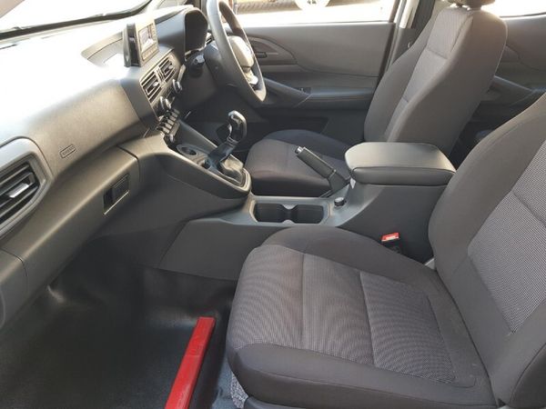 2026-Peugeot-Landtrek-19D-Professional-Double-Cab image:7