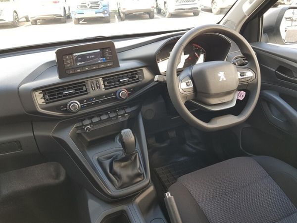 2026-Peugeot-Landtrek-19D-Professional-Double-Cab image:8