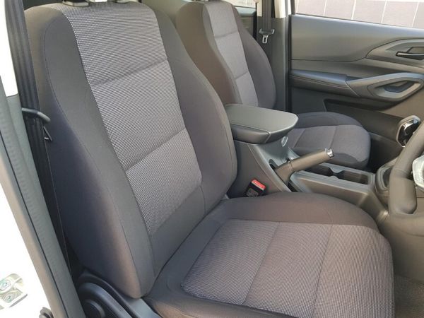 2026-Peugeot-Landtrek-19D-Professional-Double-Cab image:13
