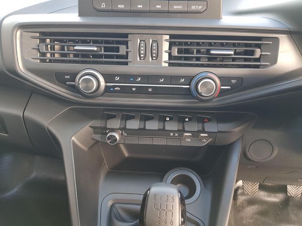 2026-Peugeot-Landtrek-19D-Professional-Double-Cab image:15