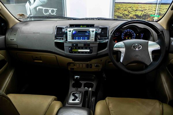 2012-Toyota-Fortuner-40-V6-Heritage-Raised-Body-Auto image:17