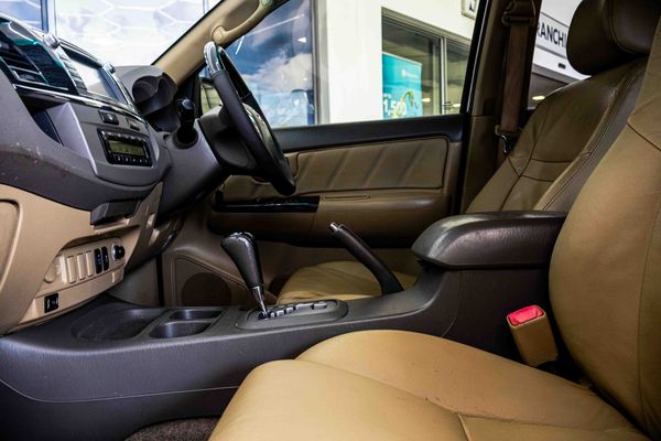 2012-Toyota-Fortuner-40-V6-Heritage-Raised-Body-Auto image:19