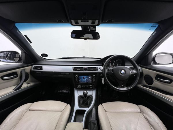 2010-BMW-3-Series-320i-Dynamic-Edition image:10