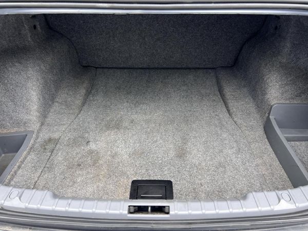 2010-BMW-3-Series-320i-Dynamic-Edition image:12