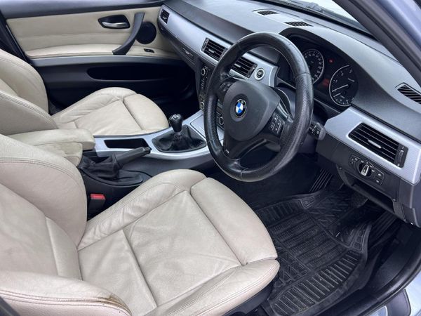 2010-BMW-3-Series-320i-Dynamic-Edition image:14