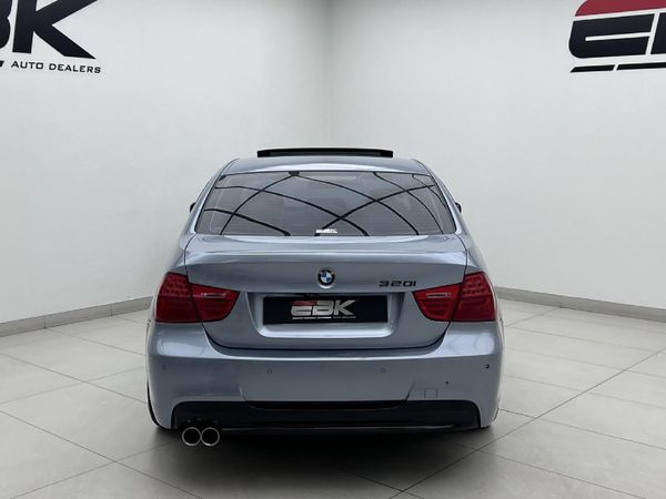 2010-BMW-3-Series-320i-Dynamic-Edition image:4