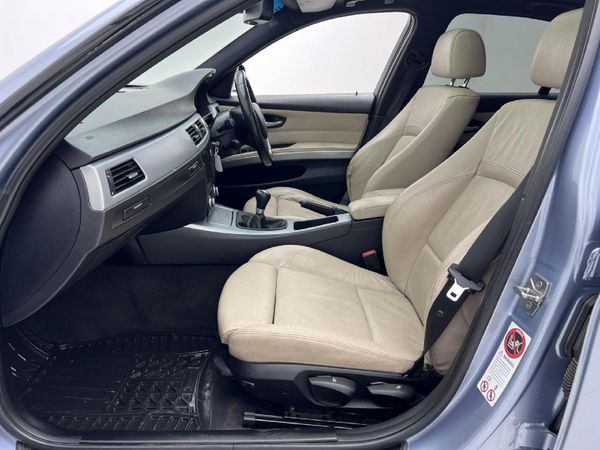 2010-BMW-3-Series-320i-Dynamic-Edition image:6