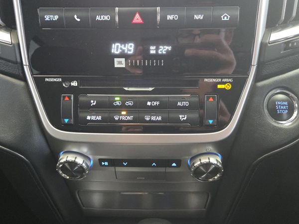2020-Toyota-Land-Cruiser-200-LC200-45D-V8-VX-R-Black image:14