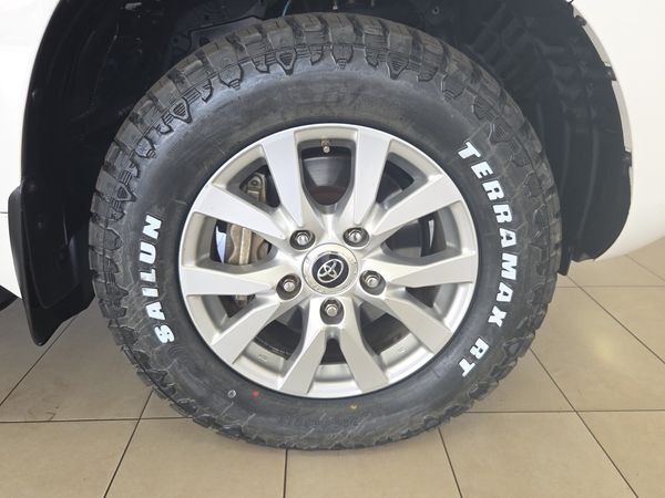 2020-Toyota-Land-Cruiser-200-LC200-45D-V8-VX-R-Black image:19