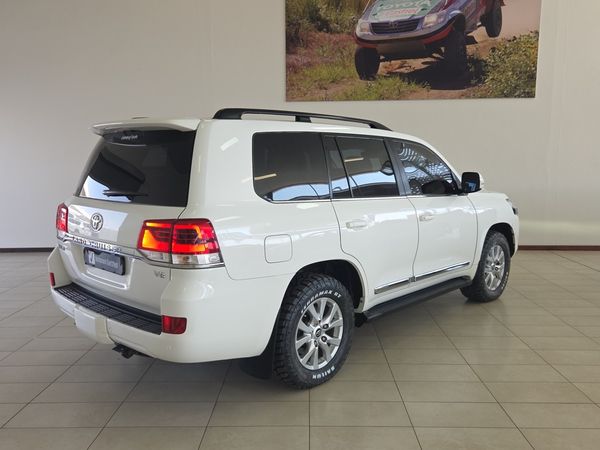 2020-Toyota-Land-Cruiser-200-LC200-45D-V8-VX-R-Black image:21