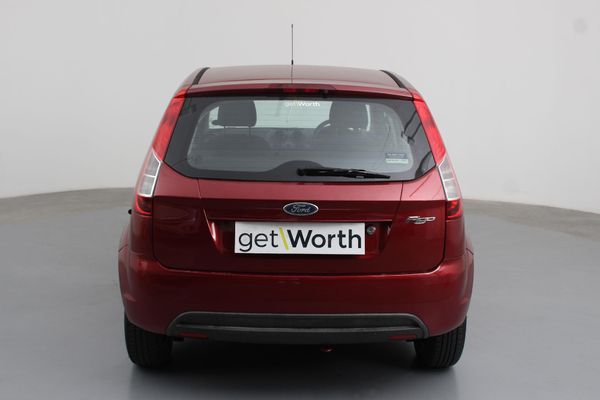 2014-Ford-Figo-14-Ambiente image:5
