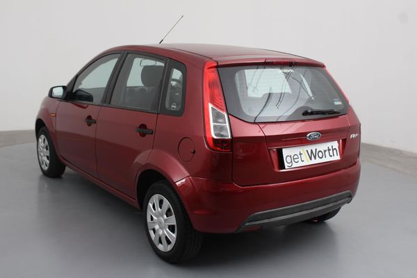 2014-Ford-Figo-14-Ambiente image:6