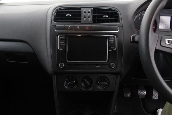 2024-Volkswagen-Polo-Vivo-14-Comfortline-5-dr image:3