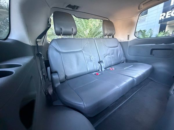2010-Lexus-LX-570 image:23