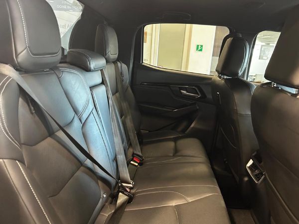 2022-Isuzu-D-Max-30-DDI-V-Cross-HR-Auto-Double-Cab image:10