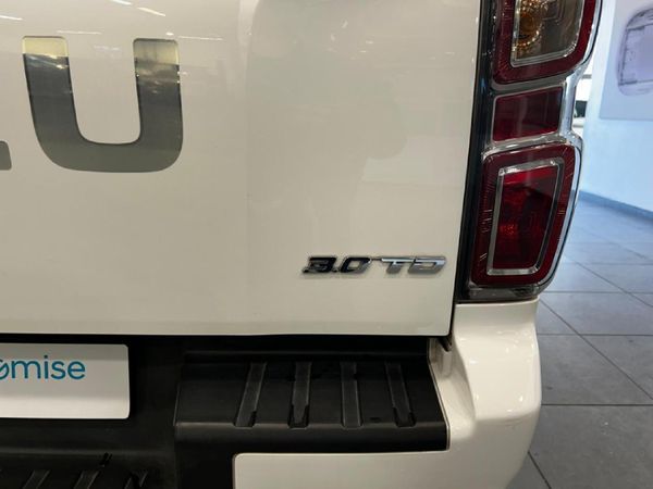 2022-Isuzu-D-Max-30-DDI-V-Cross-HR-Auto-Double-Cab image:16