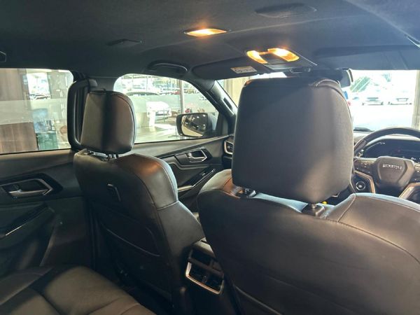 2022-Isuzu-D-Max-30-DDI-V-Cross-HR-Auto-Double-Cab image:4