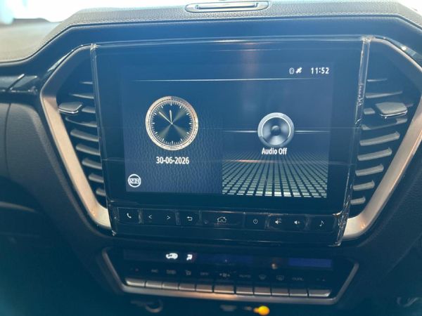 2022-Isuzu-D-Max-30-DDI-V-Cross-HR-Auto-Double-Cab image:5