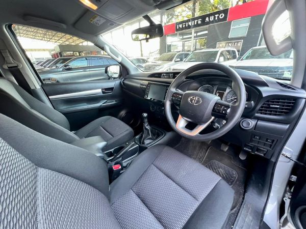 2021-Toyota-Hilux-24-GD-6-Raised-Body-Raider-Double-Cab image:13