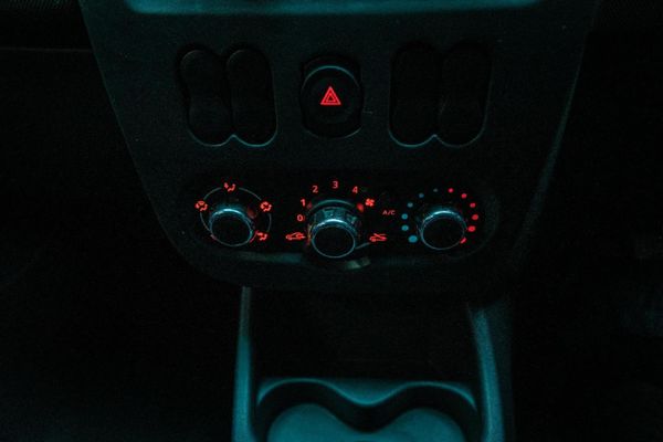 2020-Nissan-NP200-16-AC-Safety-Pack image:15