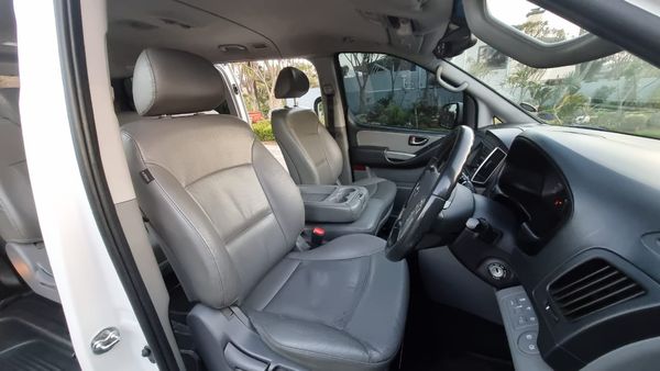 2020-Hyundai-H-1-Hyundai-H1-9-Seater-Auto-25-CRDi image:18
