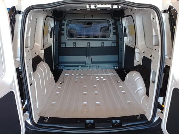 2026-Volkswagen-Caddy-Cargo-20-TDI-75kw-FC-PV image:17