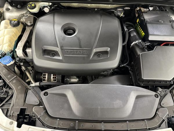 2015-Volvo-V40-CC-T4-Inscription-Auto image:13