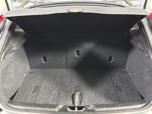 2015-Volvo-V40-CC-T4-Inscription-Auto image:14