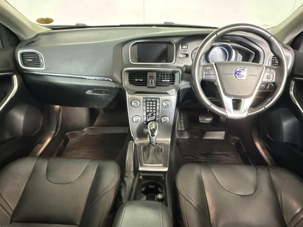 2015-Volvo-V40-CC-T4-Inscription-Auto image:1