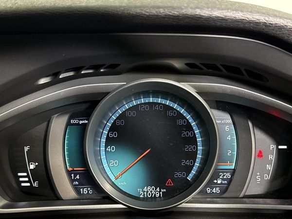 2015-Volvo-V40-CC-T4-Inscription-Auto image:2