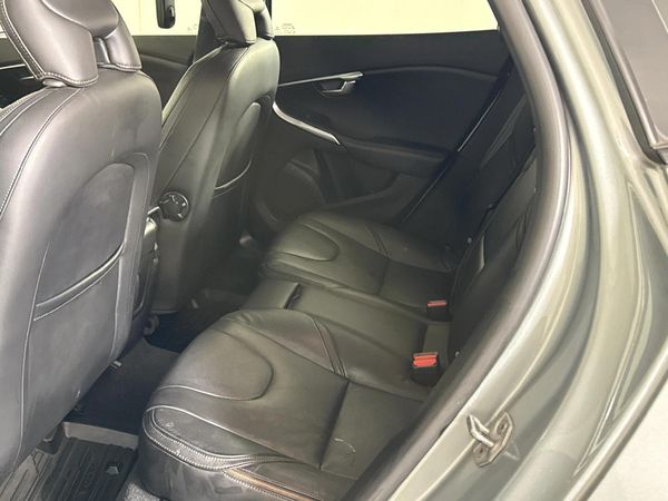 2015-Volvo-V40-CC-T4-Inscription-Auto image:3