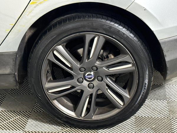 2015-Volvo-V40-CC-T4-Inscription-Auto image:6
