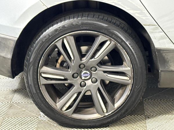 2015-Volvo-V40-CC-T4-Inscription-Auto image:7
