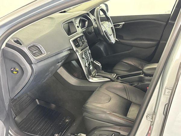 2015-Volvo-V40-CC-T4-Inscription-Auto image:8