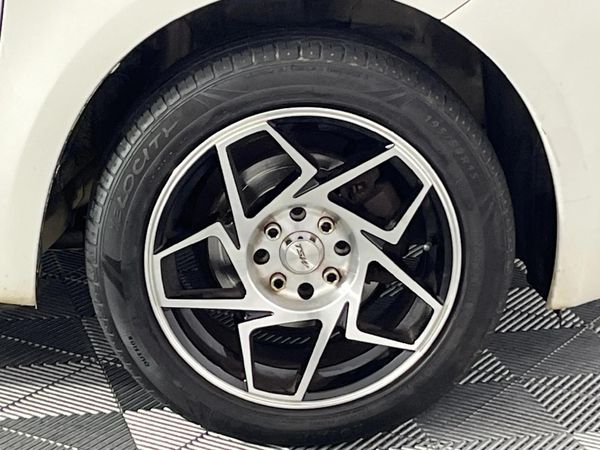 2007-Toyota-Yaris-T1-3-dr image:3