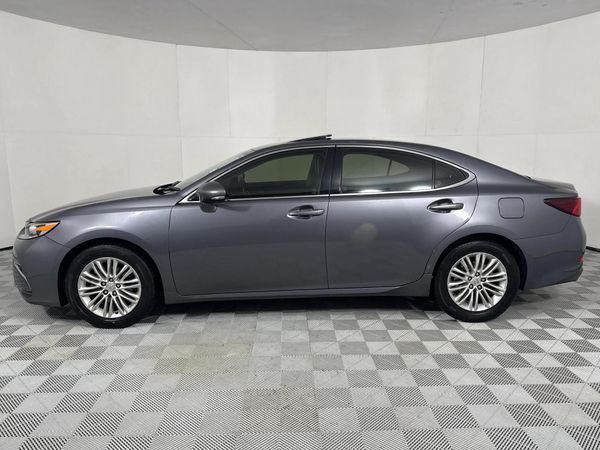 2018-Lexus-ES-250 image:17