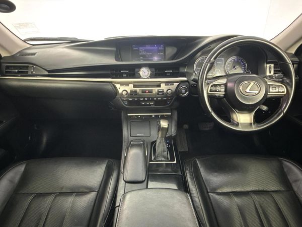 2018-Lexus-ES-250 image:1