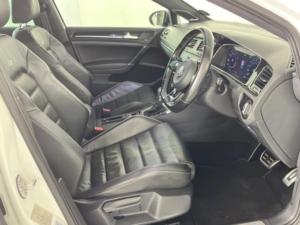 2017-Volkswagen-Golf-VII-20-TSI-R-Auto image:9