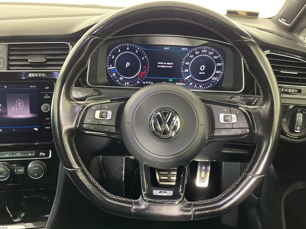 2017-Volkswagen-Golf-VII-20-TSI-R-Auto image:11